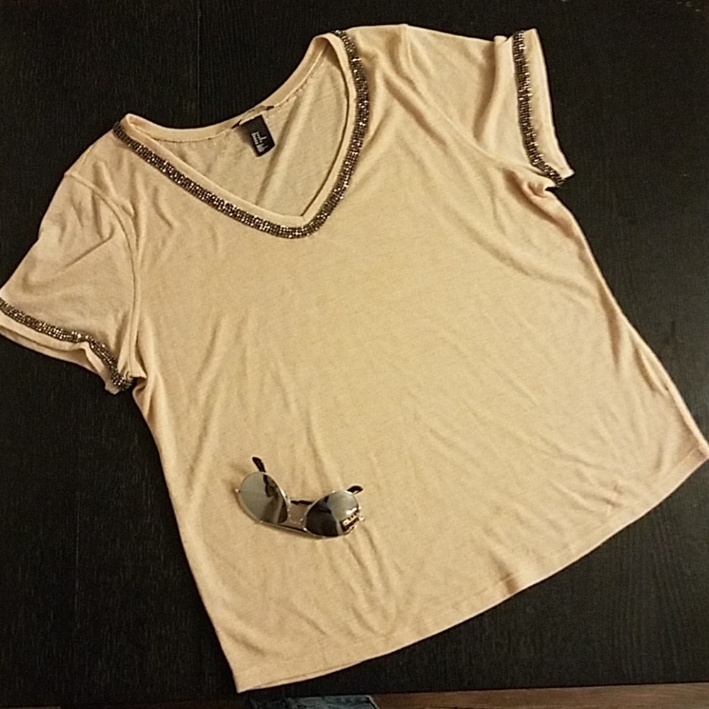 H&M tan shirt - Picture 2 of 3